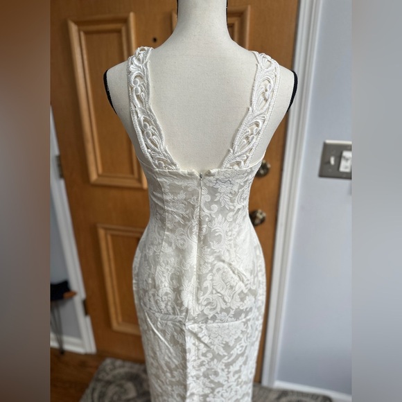 Vintage Cream Embroidered Lace Dress with Side Slit – Size S (Approx. 2/4) - Picture 10 of 11